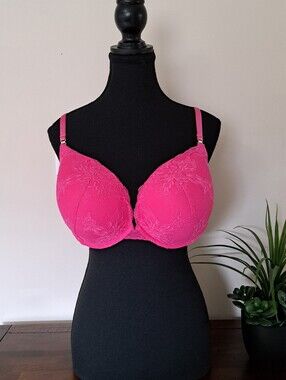 La SENZA Beyond Sexy Classic Plunge Hot Pink Bra Size 38DDD Lace Padded